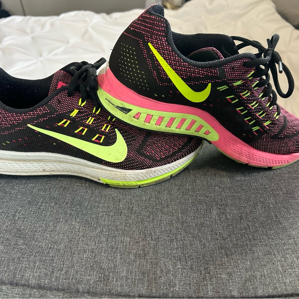 Nike Women's Black and Neon Green Athletic Shoes